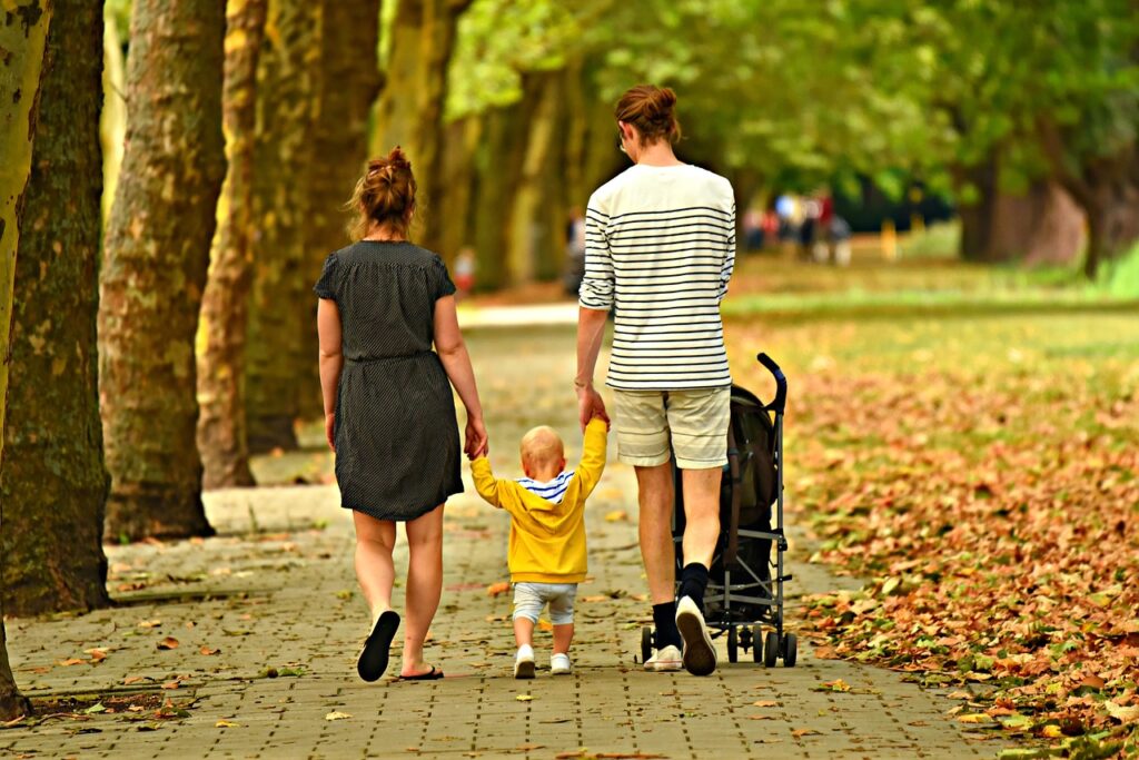 Väter im Wandel: Eine neue Ära der Kinderbetreuung und Familienarbeit auf maennerplanet.de